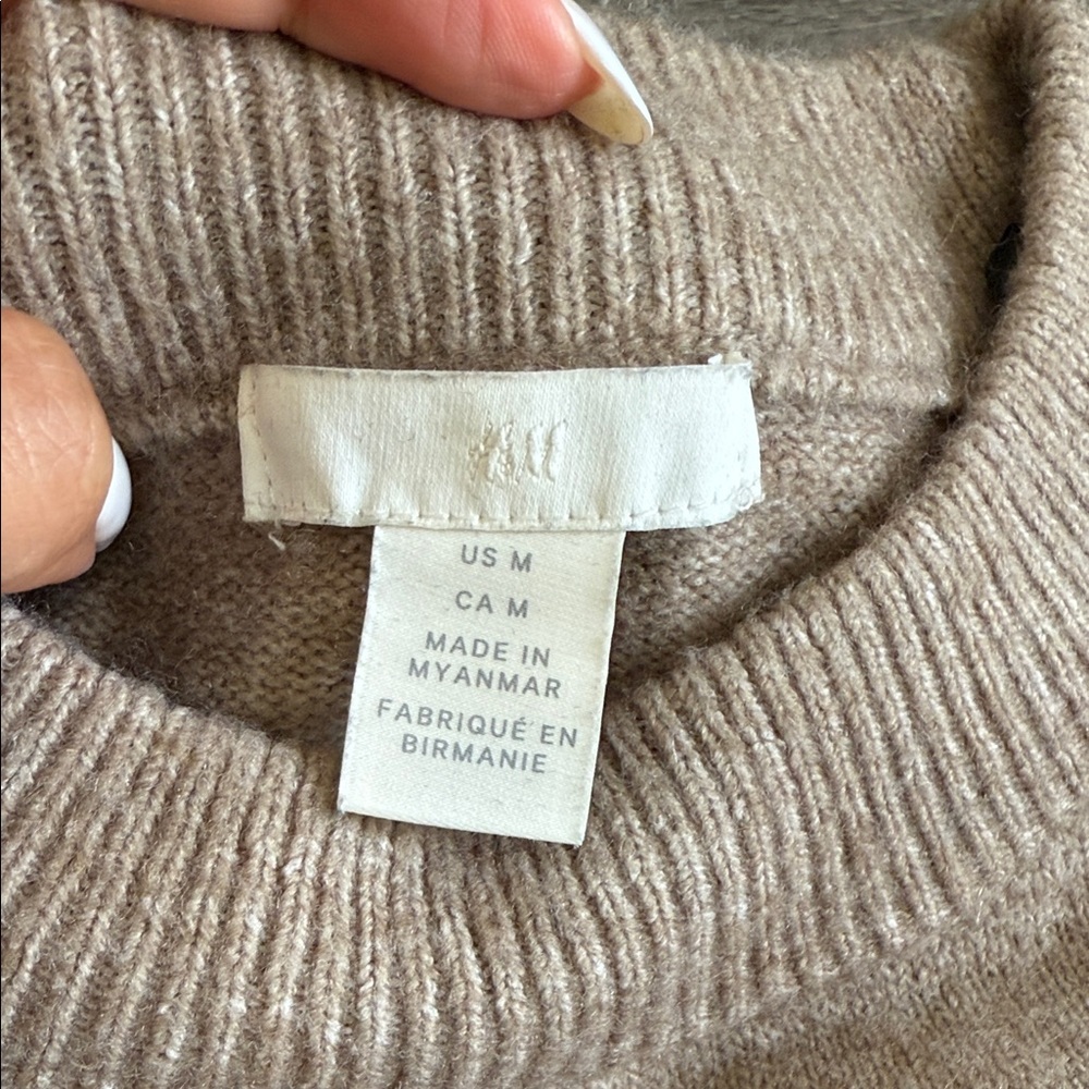 H&M Women's Brown Crew Neck Sweater - Picture 2 of 4